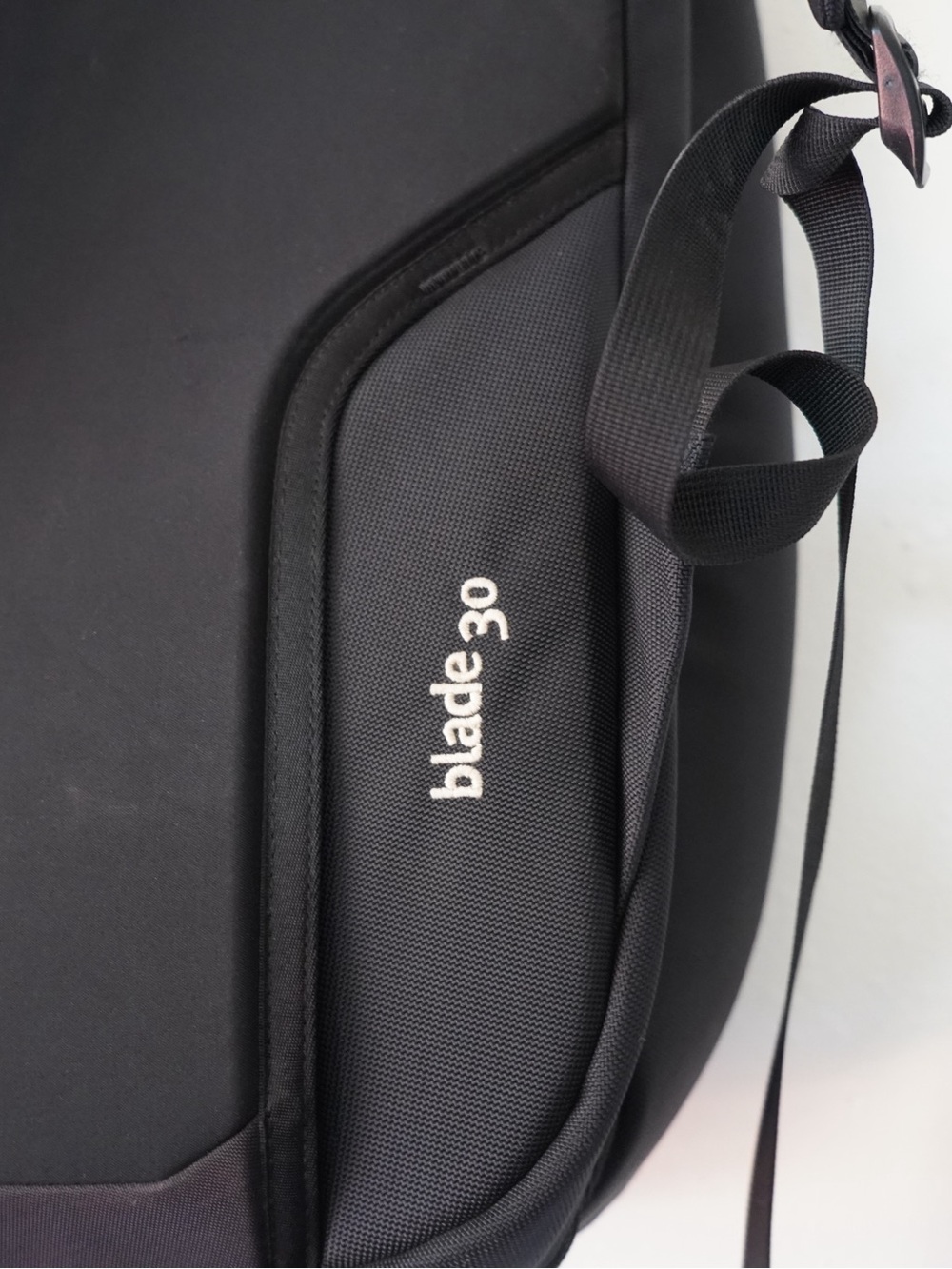 Arc’teryx Blade 30 Backpack Travel Carry-on Luggage Bag Laptop Compartment Black - Picture 5 of 14